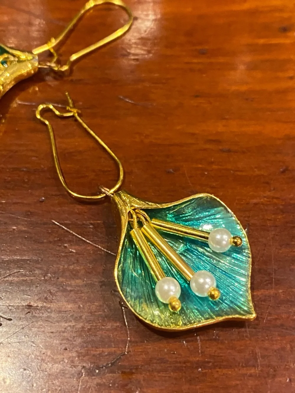 Gold Tone and Teal Leaf Pearl Drop Earrings - Unbranded - Picture 7 of 8